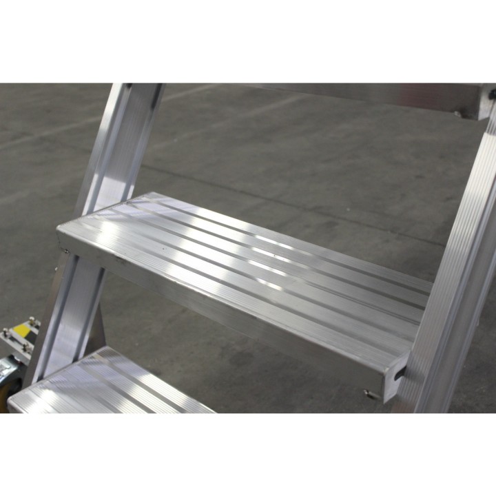 Marche en aluminium strié, profondeur 200 mm