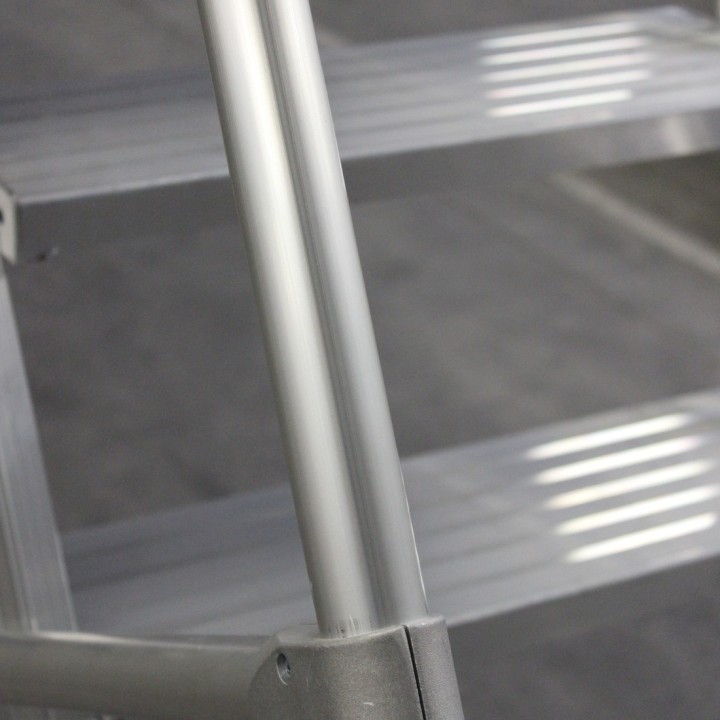 Main-courante anodisée tubulaire