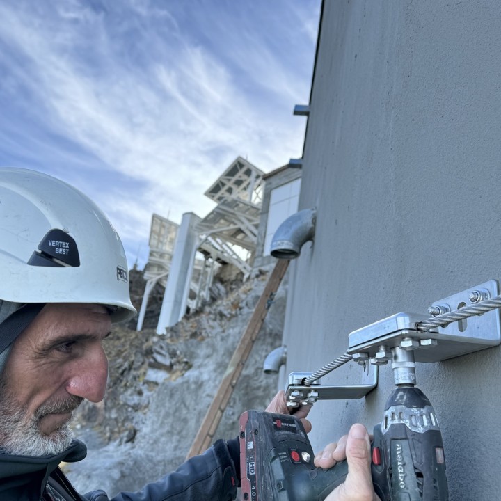 NEWPRO Ancrage pour la ligne de vie CONEKT PRO | L'Echelle Européenne