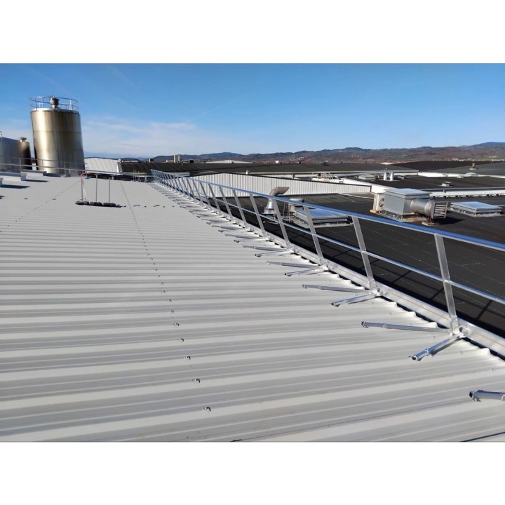 Garde-corps FASTGUARD incliné fixation sur bac acier | L'Echelle Européenne