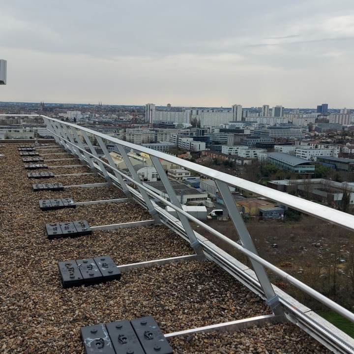 Garde-corps autoportant incliné FASTGUARD | L'Echelle Européenne