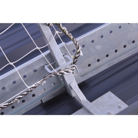 Plinthe perforée + porte plinthe installé sur toiture métallique