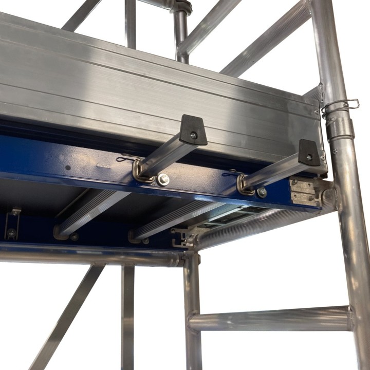 Poignées d'aide au montage permettant d'accrocher le matériel