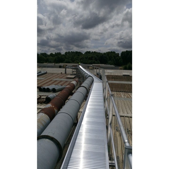 Passerelle de circulation sur toiture bâtiment | L'Echelle Européenne