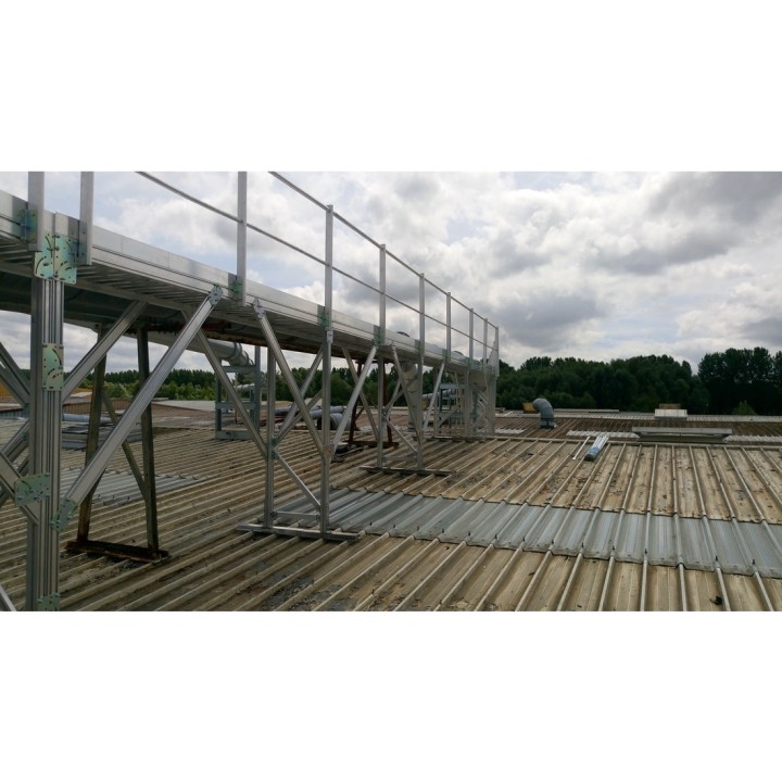 Passerelle de circulation sur toiture bâtiment | L'Echelle Européenne