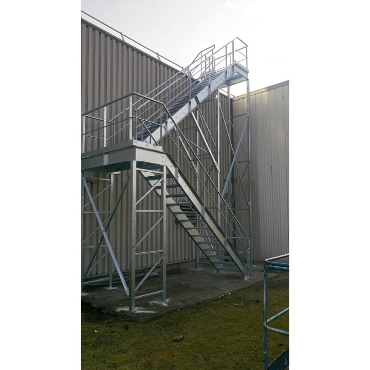 Escalier demi-tournant en acier galvanisé | L'Echelle Européenne