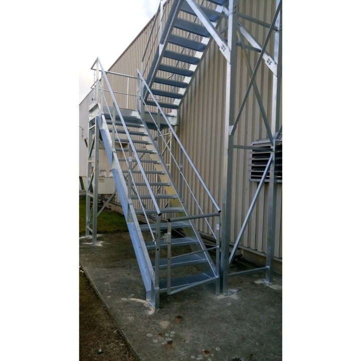 Escalier demi-tournant en acier galvanisé | L'Echelle Européenne