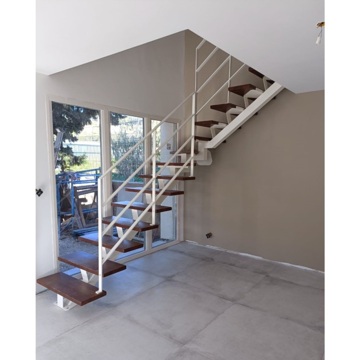 Escalier à limon central GERANIO | L'Echelle Européenne