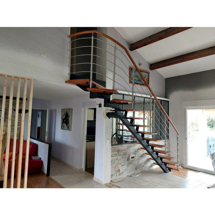 Escalier à limon central GERANIO | L'Echelle Européenne