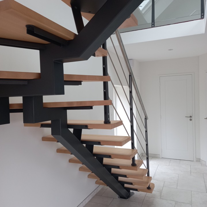 Escalier à limon central GERANIO | L'Echelle Européenne