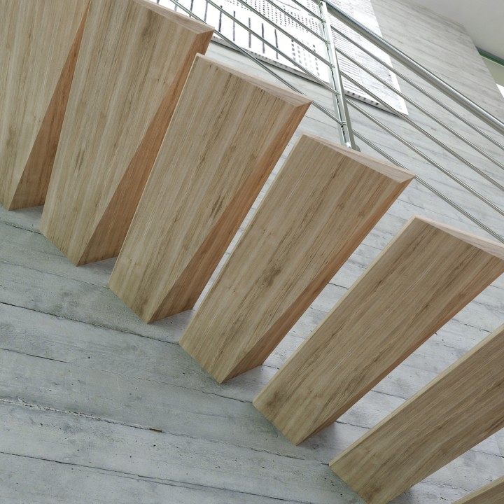 Escalier suspendu en bois DIAMANT | L'Echelle Européenne