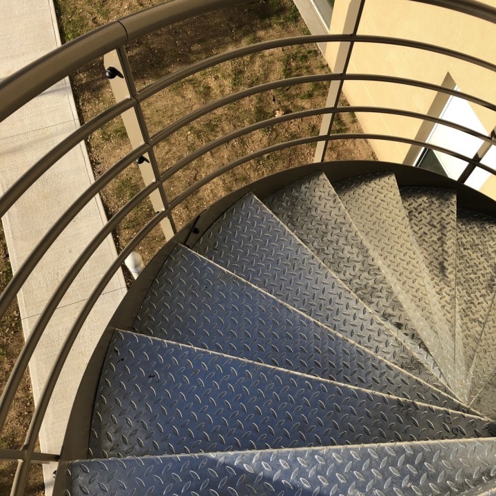Escalier hélicoïdal extérieur laqué | L'Echelle Européenne
