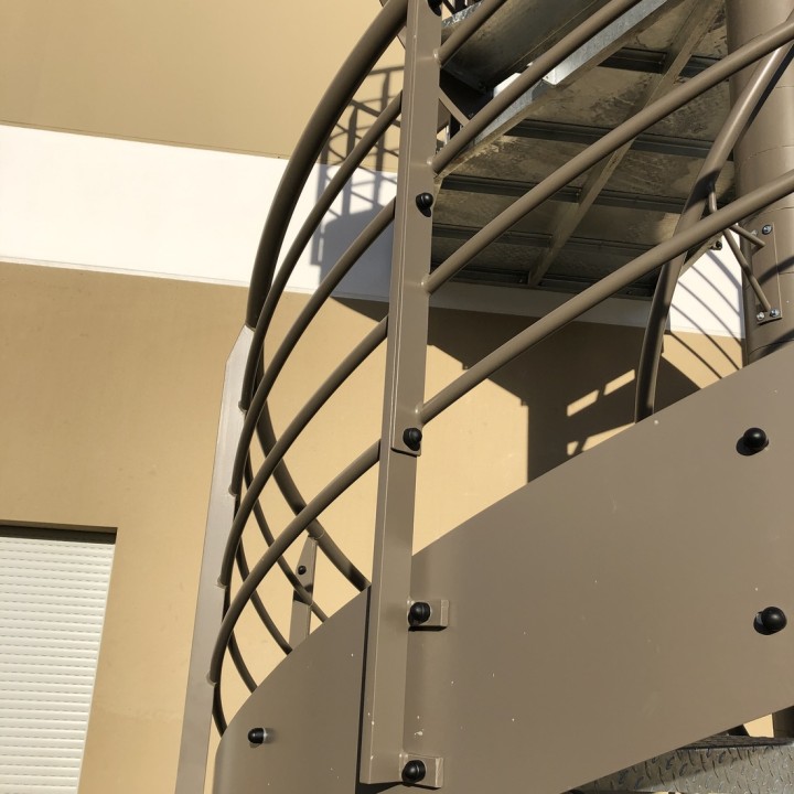 Escalier hélicoïdal extérieur laqué | L'Echelle Européenne