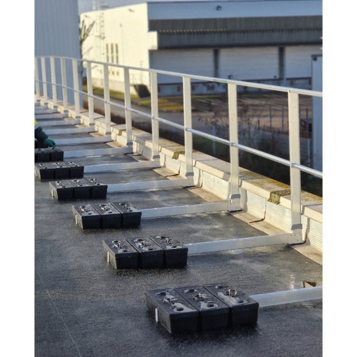 Fourniture et pose de garde-corps autoportant pour toiture | L'Echelle Européenne