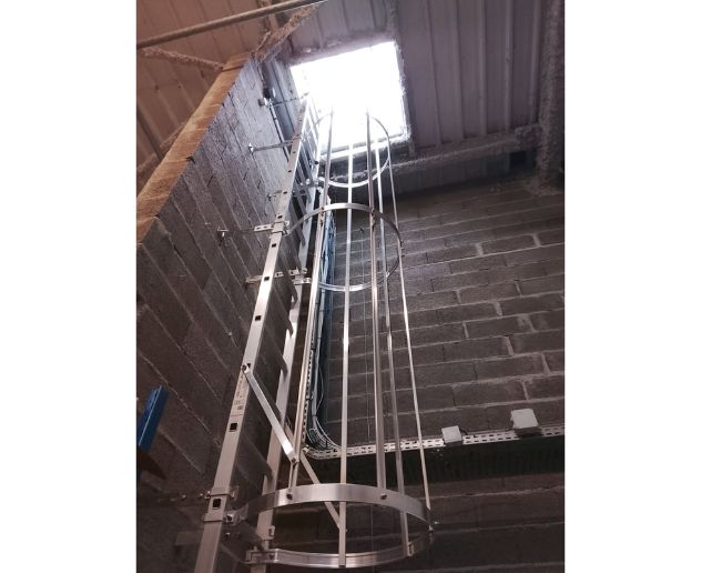 fourniture et la pose d’une échelle à crinoline Fixup