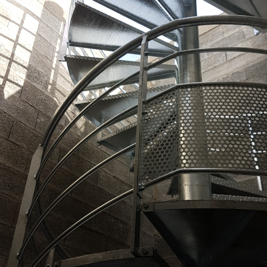 Escalier hélicoïdal extérieur galvanisé