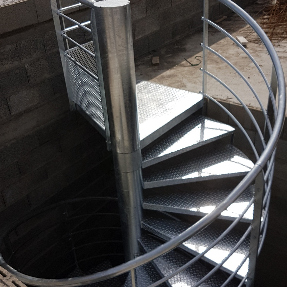 Escalier pour accès terrasse technique