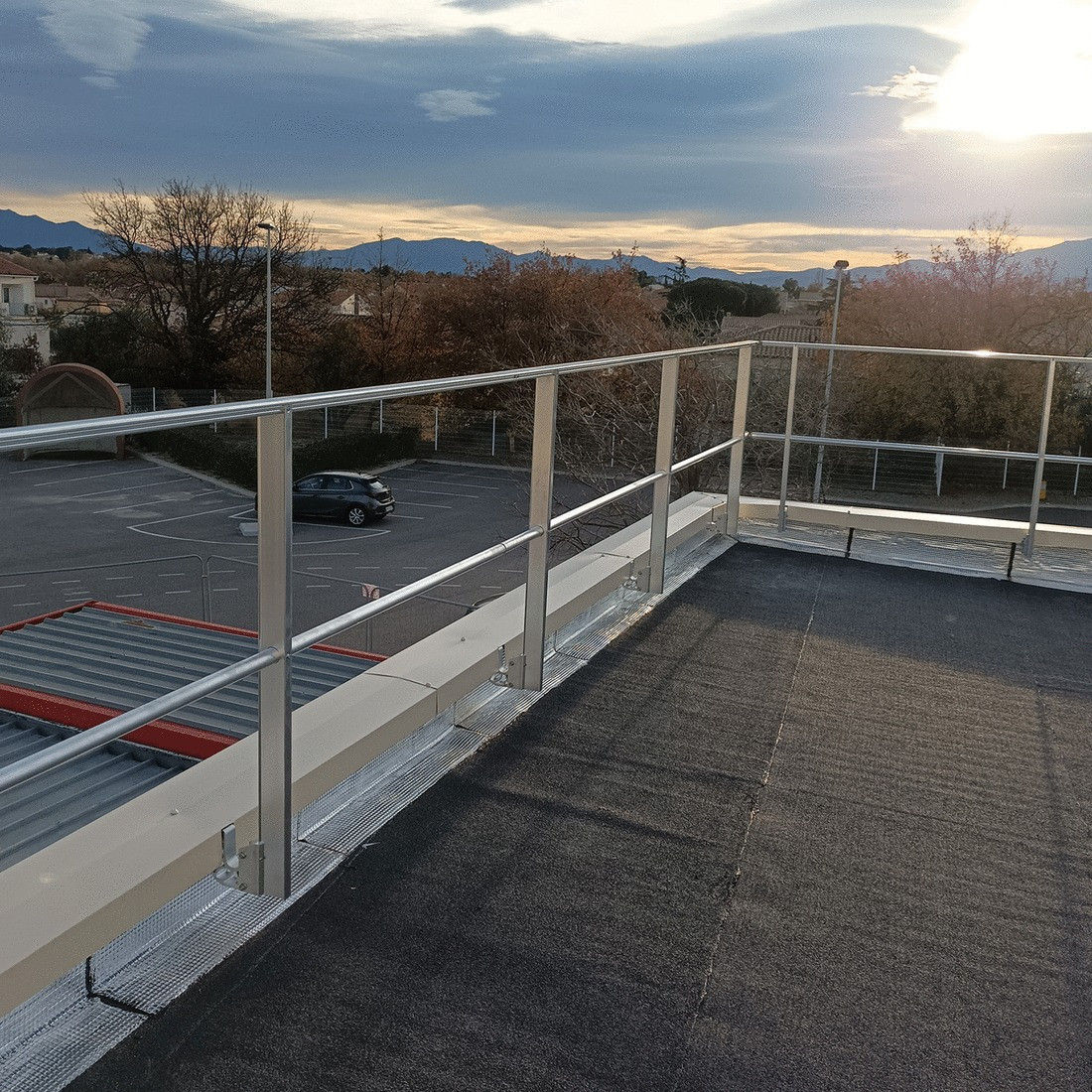 Fourniture et pose de garde-corps fixe pour toiture